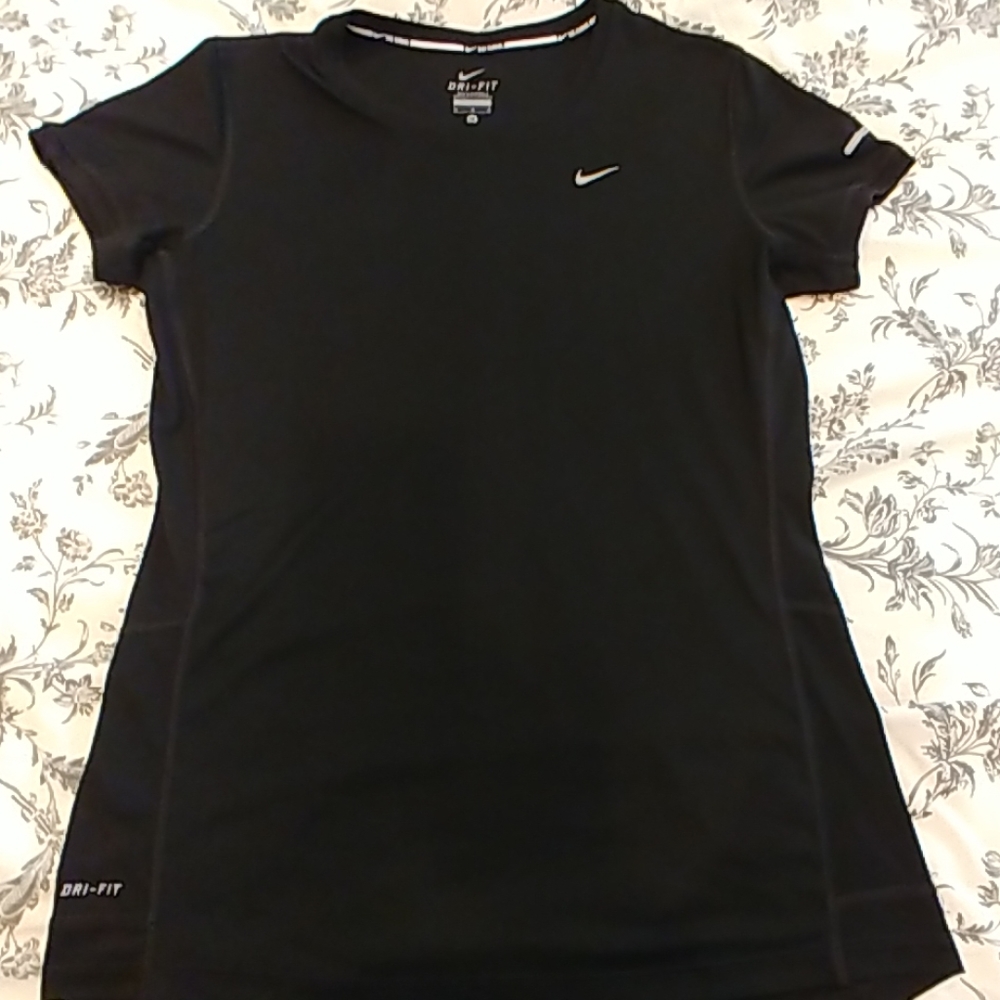 Nike top